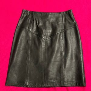 Vintage Bagatelle Bloomingdale’s black leather knee length skirt Sz 8